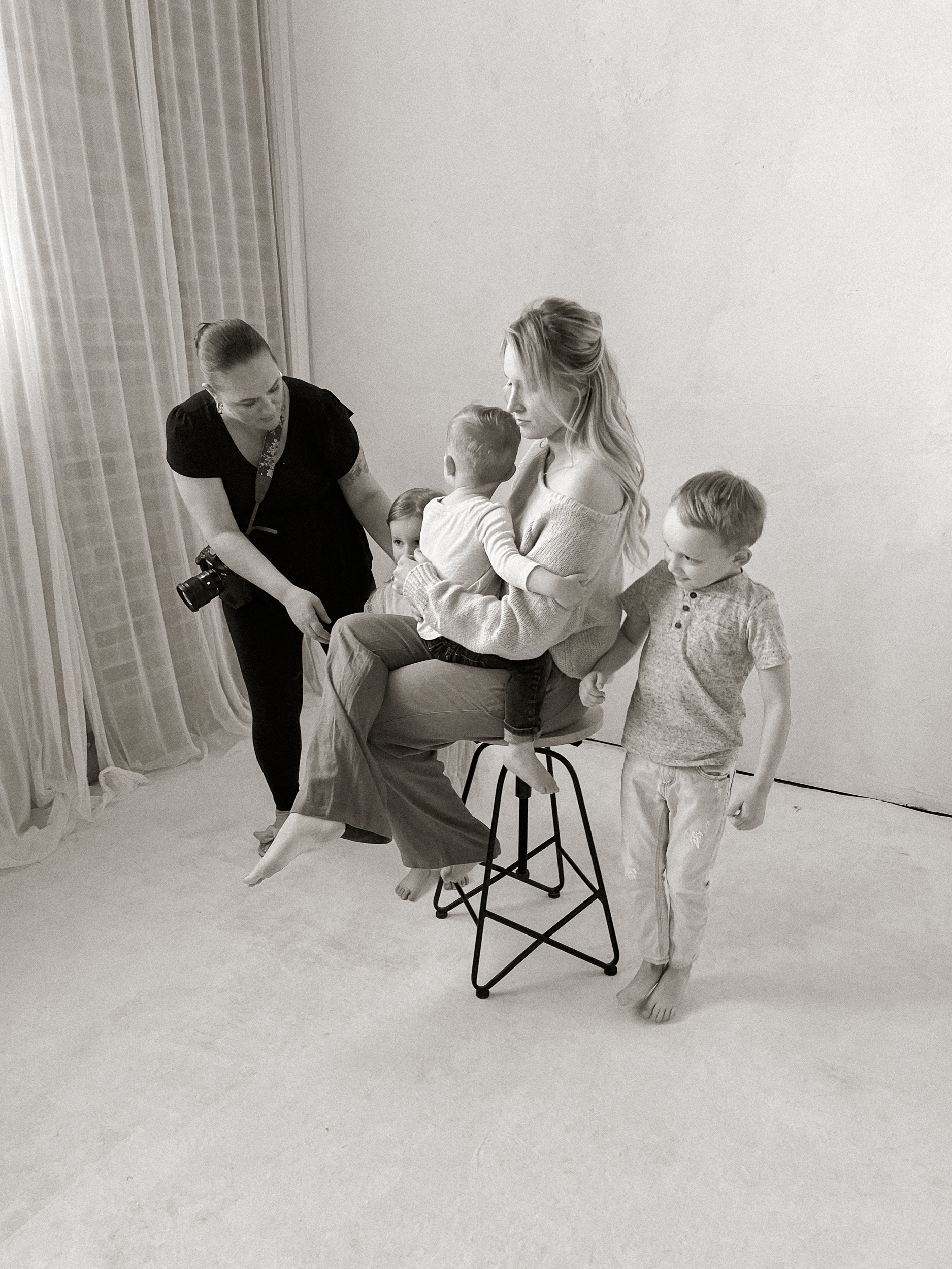 photographer posing a mom and her kids during a mommy & me photoshoot